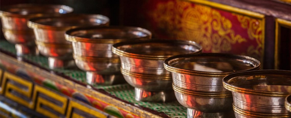 offerings-tibetan-water-bowls-in-lamayuru-gompa-CJSVBYP.jpg